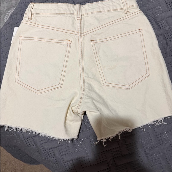 Zara Cream Jean Shorts - Picture 2 of 6